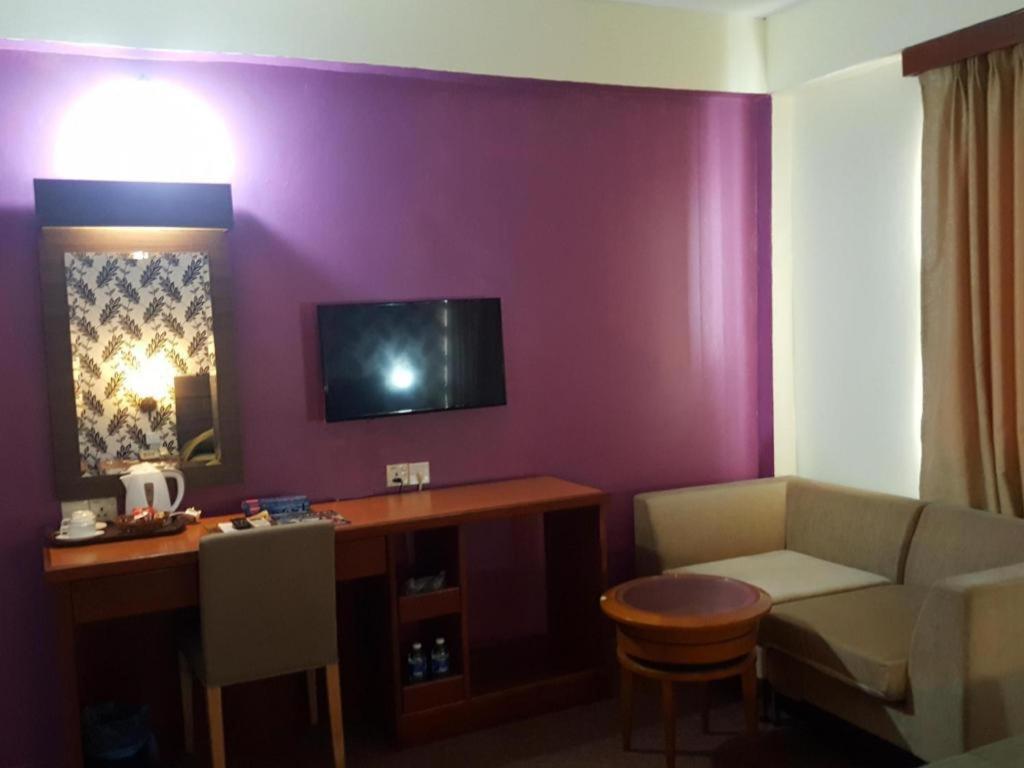 Klang Histana Hotel Exterior photo